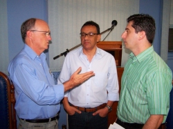Prefeito Gil, coordenador do GAPC So Borja, Pedro Machado, e delegado Gerri