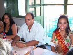 Secretrio Rogrio entre a Miss Turismo, Evelin Vilela, e a presidente da Cmara de Vereadores, Gislaine Brum