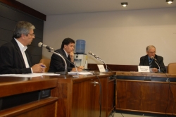 Deputado Cassi Carpes (centro) e Daltro Bernardes (dir.) na reunio da Comisso do Mercosul