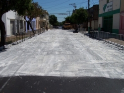 Avenida do samba est sendo pintada de branco