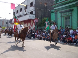 Cavalarianos desfilam pela rua Independncia