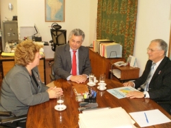 Claudete e Daltro conversam com o ministro-chefe Joo Luiz Pereira Pinto