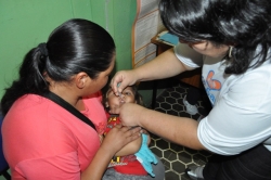 Sbado  dia de vacinar contra a paralisia infantil