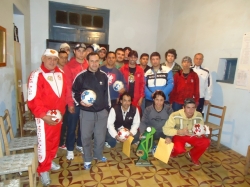 Organizadores e representantes das equipes posam para foto durante o congresso tcnico do Municipal de Futsal