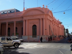 Sede do Governo de Corrientes, aonde Claudete e Daltro estiveram reunidos com o governador Colombi nesta quinta