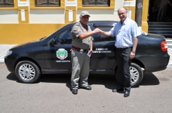 Prefeito entrega as chaves do Fiat Siena ao sargento Valdemarino