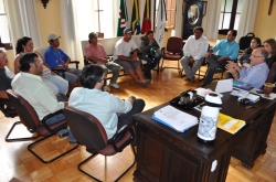 Reunio entre o prefeito, catadores, secretarias de Assistncia Social e do Meio Ambiente, e CRAS/Acolher