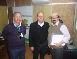 Oneide (D), o secretrio Pavan (C) e o diretor regional Clvis Pereira