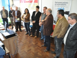 Ato de lanamento do Programa Gacho de Microcrdito em Itaqui, realizado no ltimo dia 18 de junho, e que contou com a presena do prefeito Gil Marques Filho (3, da dir. pra esq.)