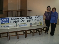 Eliane (E) e Rosngela selam parceria para execuo do projeto