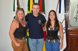 Fernanda, prefeito Leonardo e Dariele