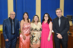 Vice-prefeito Clvis, Queli, Solange, Daniela e prefeito Leonardo Betin