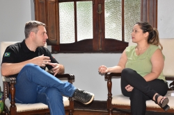 Prefeito Leonardo em conversa com a presidente da Cmara, a vereadora Solange Carniel