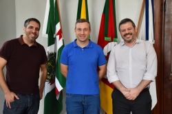 Stefano Medeiros, prefeito Leonardo Betin e Leonardo Bilibio Riviera