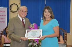 vereador Lauro Hendges (PL) entrega ttulo de Nobre Cidad  Renata Gavarone, primeira-dama de Itaqui