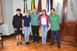 Organizao e Vereadora Queli Ferreira estiveram no gabinete do prefeito Leonardo Betin