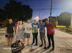 Prefeito Leonardo e Vice Clvis junto aos moradores do bairro Dr. Ayub que recebem a pavimentao