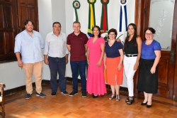 Vereadores itaquienses e de Alvear reunidos com o prefeito Leonardo Betin