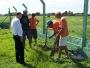 Usurios do CAPS plantam mudas de rvores no posto de sade da Pr-Morar