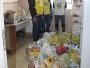 Mos que Ajudam doa kits de higiene e alimentos para a Assistncia Social
