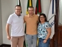 Prefeito Leonardo recebe visita de secretrio e ex-prefeito de Rio Fortuna (SC)